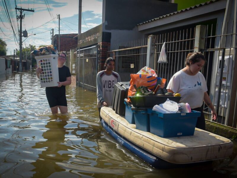 Cidades inteiras do RS terão que mudar de lugar após catástrofe climática, alerta cientista